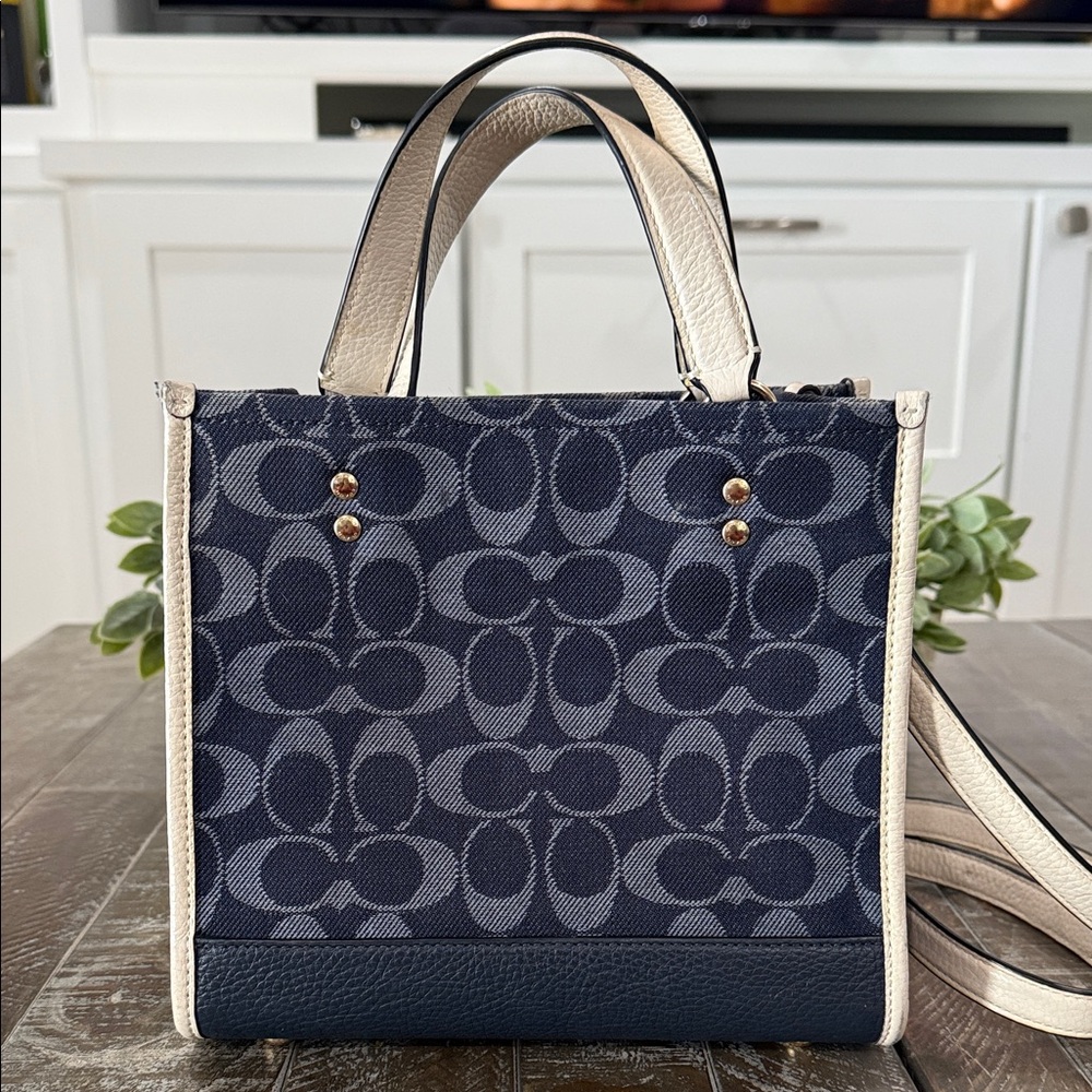 Coach Dempsey 22 Denim Signature Tote + Rare Starfish & Silver Charms - Picture 5 of 16